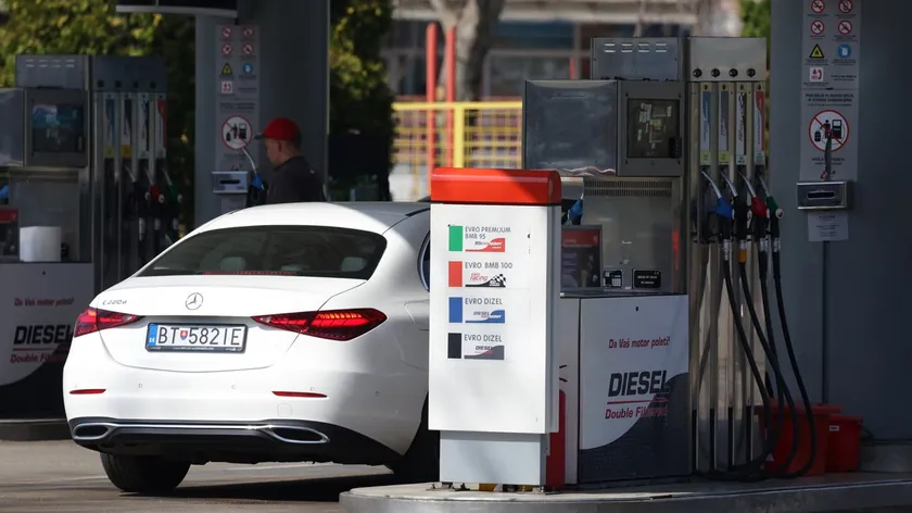 Sırbistan Hükümeti Petrol ve Yakıt İhracat Yasağını Mayıs 2026'ya Kadar Uzattı