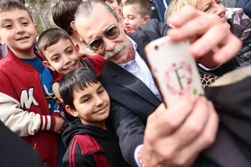 Sırp kökenli eski Türk oyuncusu tutuklandı Popüler bir dedektif rolünde oynadı, sonra belediye başkanı oldu ve şimdi soruşturma altında