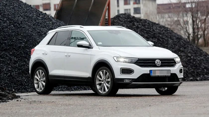 Volkswagen Almanya'da 2030'a kadar yaklaşık 50 bin kişiyi işten çıkaracak