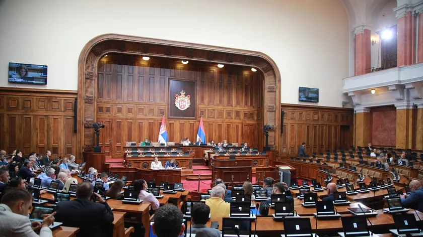 Sırbistan Parlamentosu'nda bugünkü gündem maddelerine oylama yapılacak.