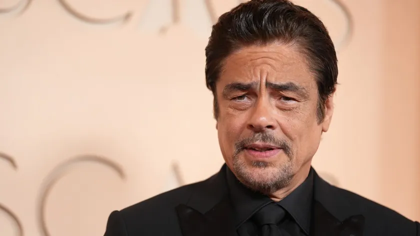 Oyuncu Benicio Del Toro, "Savages" filmi çekimlerinde rol arkadaşından 17 tokat yedi