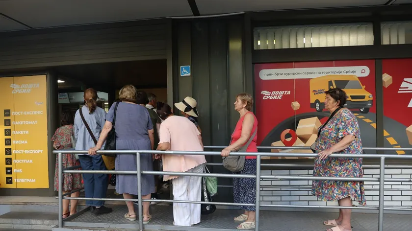 Sırbistan Turizm Bakanlığı'na göre iki saat içinde 23.000'den fazla turist vauçeri başvurusu yapıldı.