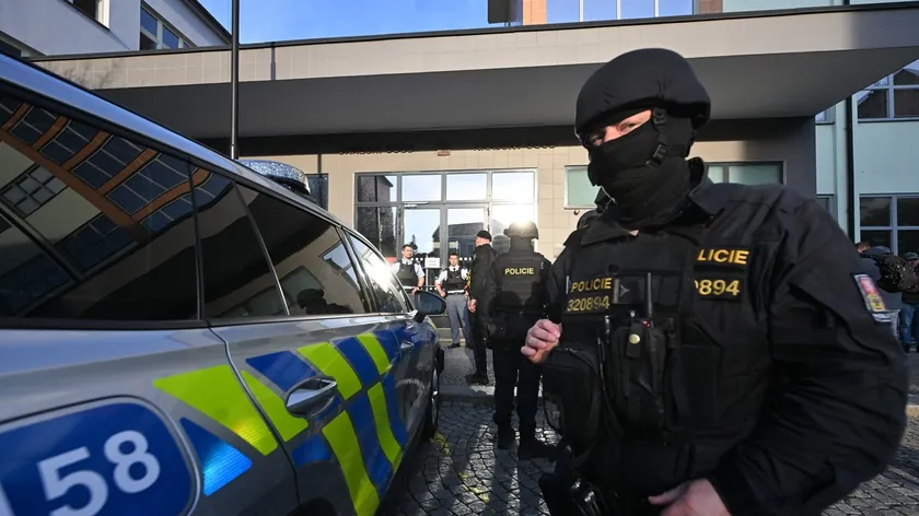 Prag'da Rus Kültür Merkezine Molotof Kokteylleri Atıldı Moskova'dan Sert Kınama