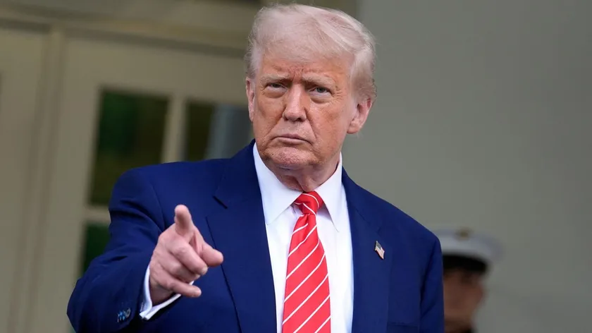 ABD Başkanı Trump, Avrupa Komisyonu Başkanı ile görüştü ve AB'yi gümrük vergileriyle uyardı