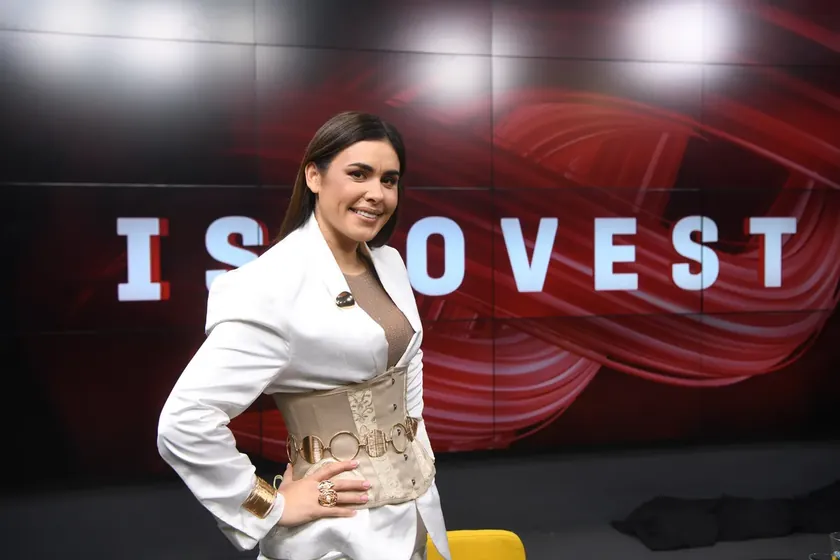 **Sırbistan'da Şarkıcı Buba Jovičić Zorlu Kariyer Başlangıcını Kaydetti**