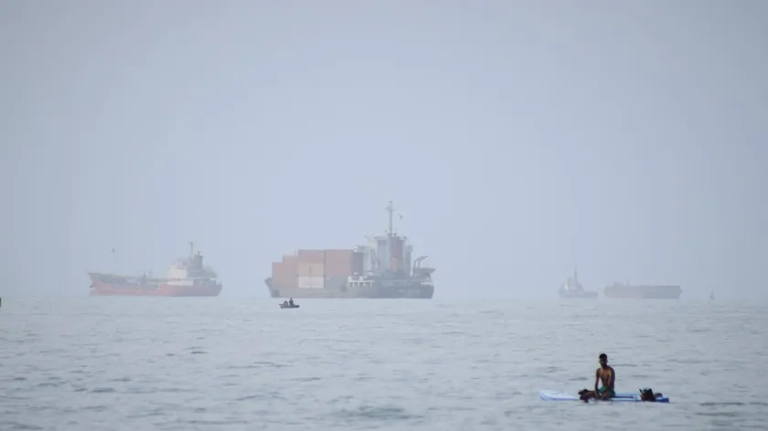 Saudijska Arabiya ve Katar tankerinlerin Ormuz Boğazı'ndan geçişini gizliyorlar.