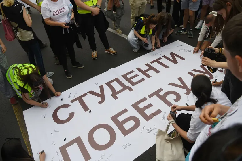 Sırp öğrencileri bugün Belgrad'da "Birlikte Zafer" eyleminden bahsediyor.