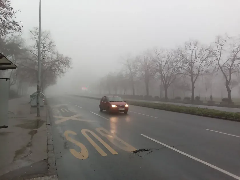 Sırbistan Otomobil Birliği doğu bölgeleri için buzlanma ve araç kayması uyarısı yaptı.