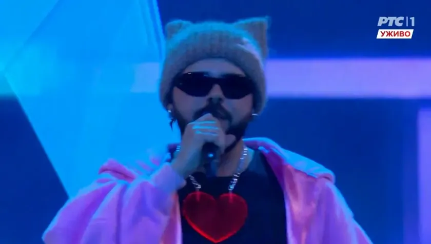 Yunanistan'ın Eurovision Temsilcisi Akilas Sırbistan'daki PZE Finalinde Sahne Aldı