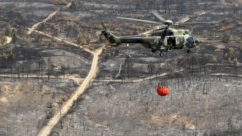 Sırbistan'da aktif olarak daha fazla yangın var En büyüğü Deliblatska Peşçari'nde, AB'den 4 helikopter geldi.