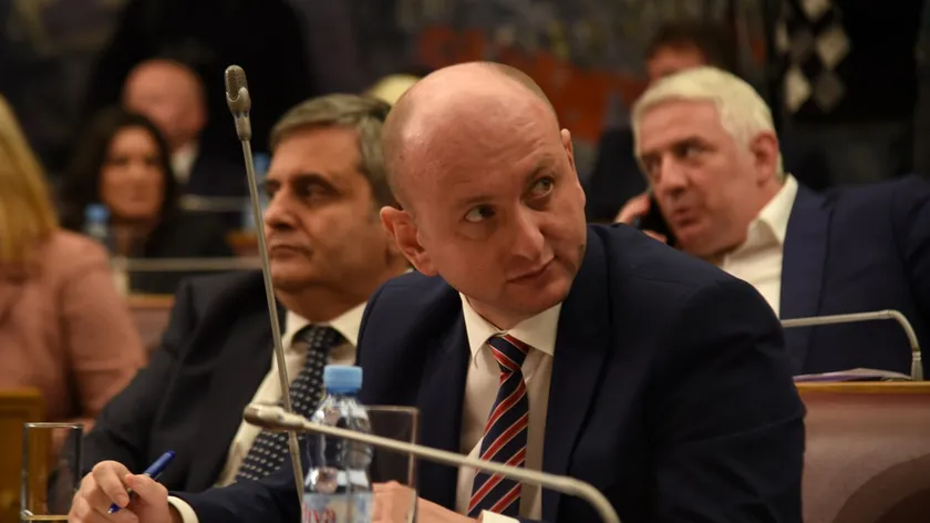 Milan Knežević Karadağ, Hırvatistan'a "Jadran" Gemisini İade Etti