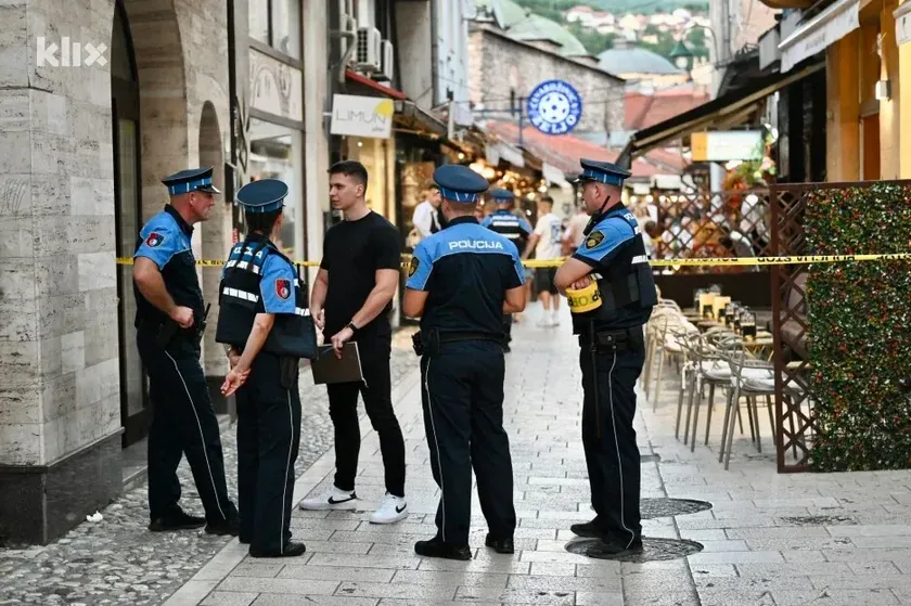 Saraybosunda BaÅ¡ÄarÅ¡iji'nde bir silahlı saldırı gerçekleştirildi.