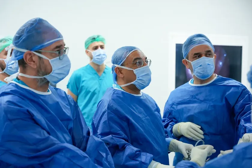 Türkiye'de Kıkırdak ve Menisküs Nakliyle Diz Sorunlarına Gelişmiş Çözümler Sunuluyor