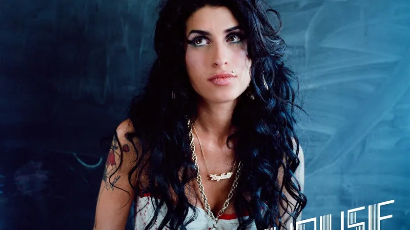 Amy Winehouse'un "Back To Black" albümü için özel bir yeniden yayınlanıyor.