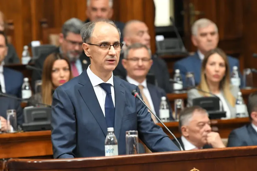 Sırbistan Parlamentosu bugün Dışişleri Bakanı Duško Marković'in hükümetine güvensizlik önergesini görüşecek.
