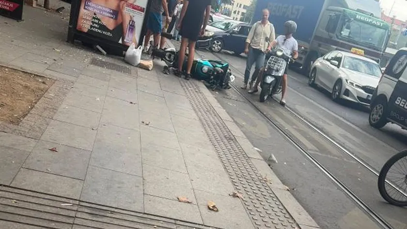 Skadarlija Pazarı'nda motosiklet kazası oldu (Foto)