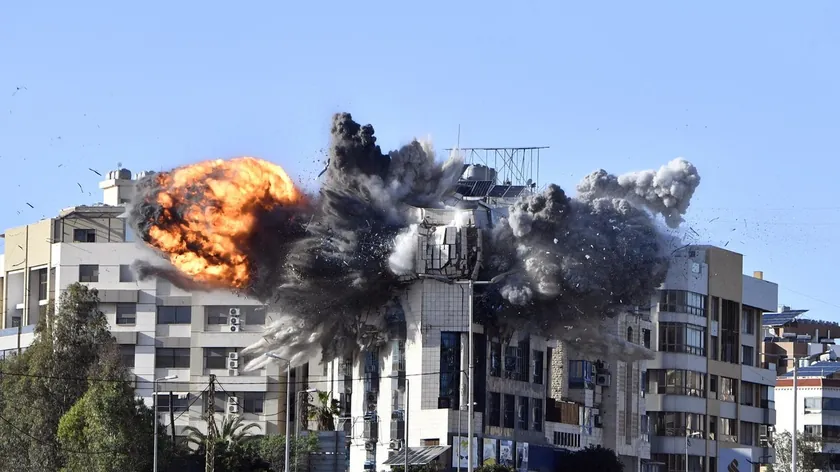 İran ile ABD Arasında Gerilim Tırmanıyor: Hürmüz Boğazı Yeniden Kapatıldı