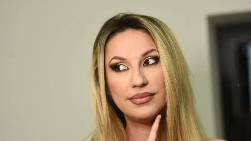 Rada Manojlović, hayatın getirdiği zorluklarla yüzleşmekten çekinmiyor.