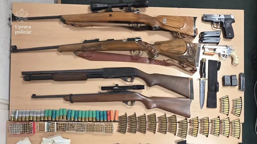 Karadağ'da Eski Cumhurbaşkanı Kardeşi Đukanović Yasa Dışı Silahlarla Tutuklandı