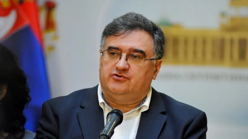 Analitičar Đorđe Vukadinović'in öğrenci listesi adaylarının seçimiyle ilgili yorumları.