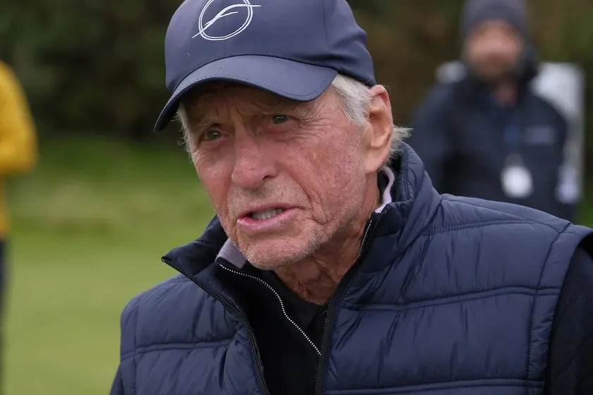 Oyuncu Michael Douglas Rusya sınırındaki Arktik'teki buz oteli deneyimini anlattı