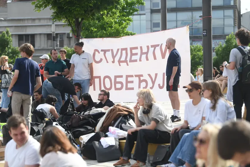 Sırbistan'da Büyük Öğrenci Protestosu: Belgrad Slavija Meydanı'nda Hazırlıklar Tamamlanıyor