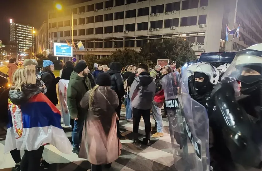 Novi Sad'da öğrencilere yönelik şiddete Sırbistan genelinde protestolarla tepki gösteriliyor
