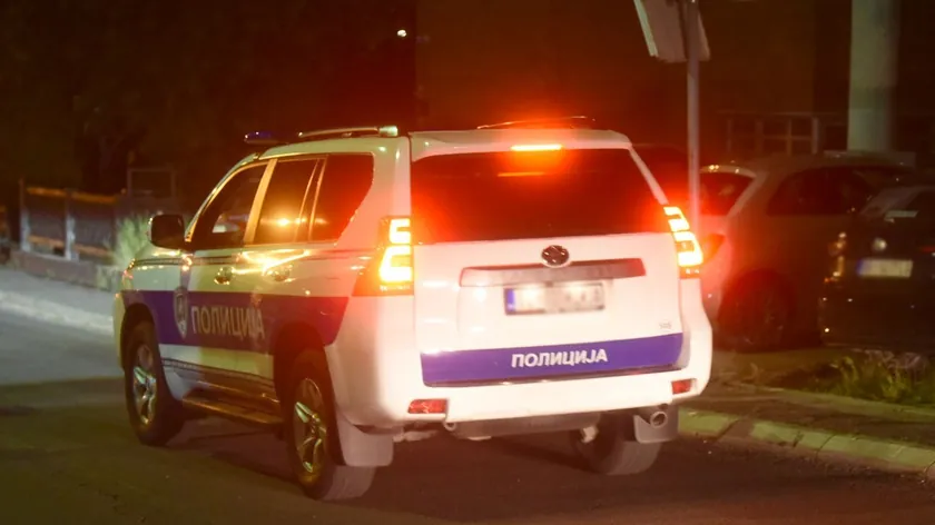 Smederev yakınında bir otelde genç (18) bıçaklanarak öldürüldü.