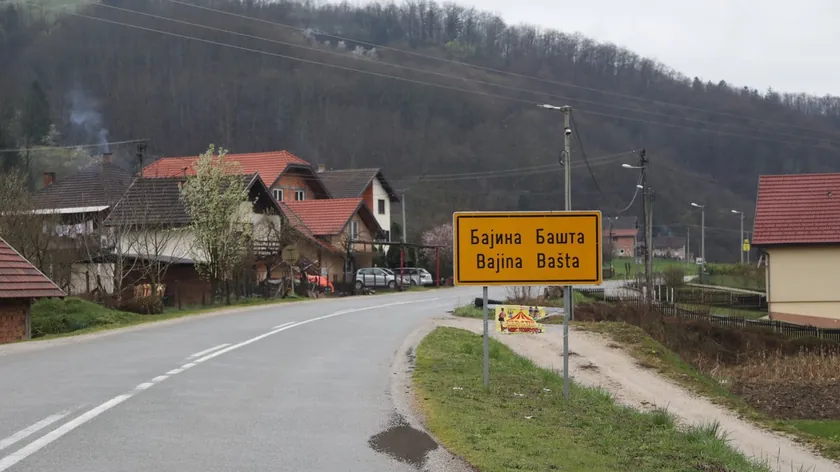 Sırbistan Bajina Bašta'da SDPS liste taşıyıcısının aracına saldırı düzenlendi