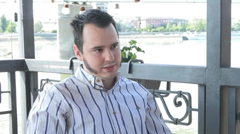 Aleksa Balašević, ailesiyle birlikte Novi Sad'daki evlerinde keyifli zaman geçiriyor.