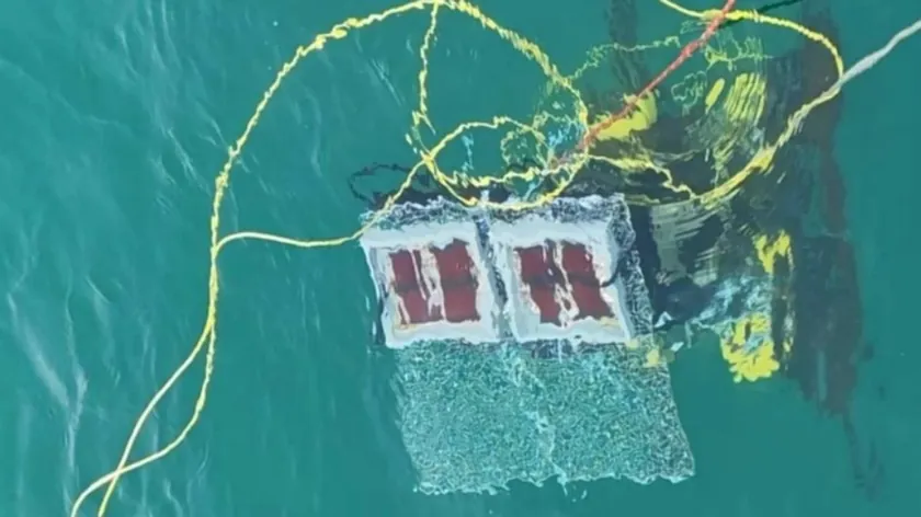 Kinezi 10 metre derinlikte güneş panelleri yerleştirdi ve bataryaları şarj etti.