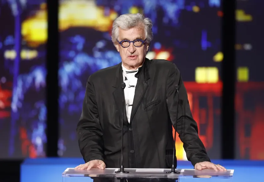Berlin'deki Berlinale'de jüri başkanı Wim Wenders filmlerin politikadan uzak durması gerektiğini belirtti.