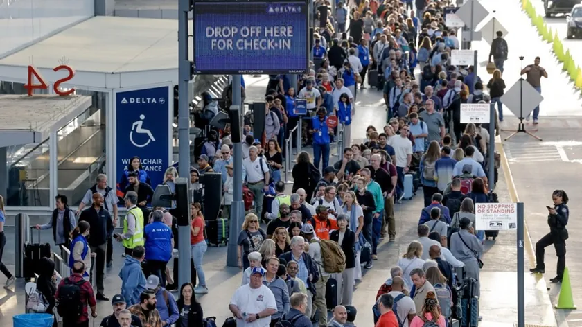 ABD Havaalanlarında ICE Ajanları Bahar Tatili Seyahat Kaosu Nedeniyle Göreve Başladı