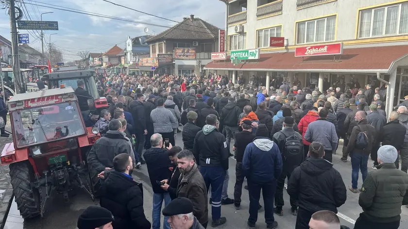 Sırbistan Kragujevac'ta çiftçiler beşinci gününde protestolarını sürdürüyor, belediye başkanından yanıt bekliyor.