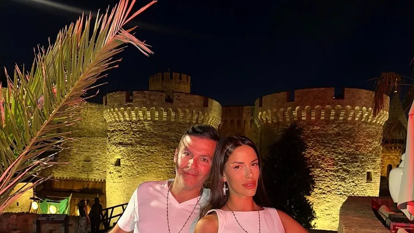 Tanınmış Sırp influencer Anđela Šimšić, eşinin ve kızının yanında Belgrad'da yaşıyor.