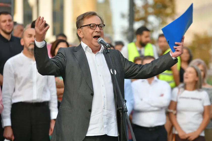 Glumac Tihomir Stanić, Studentska Liste'nin adayı olarak önümüzdeki 25 Ekim parlamento seçimlerinde yarışacak.