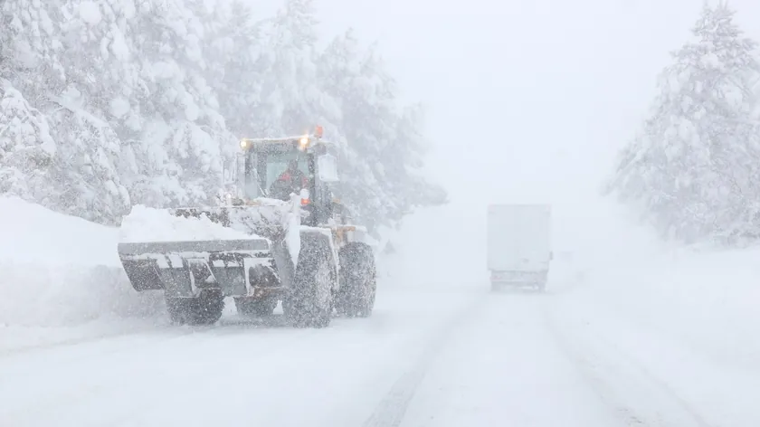 Hırvatistan Zagreb'deki İtfaiyeciler Fırtınada Ölümle Burun Buruna Geldi, Yarın Kritik Gün