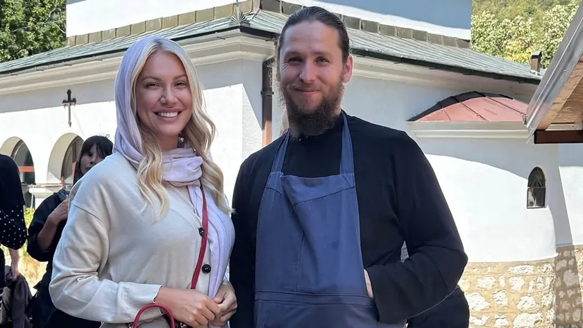 Televizyon sunucu Bojana Ristivojević Preobraženje bayramında manastıra gitti.