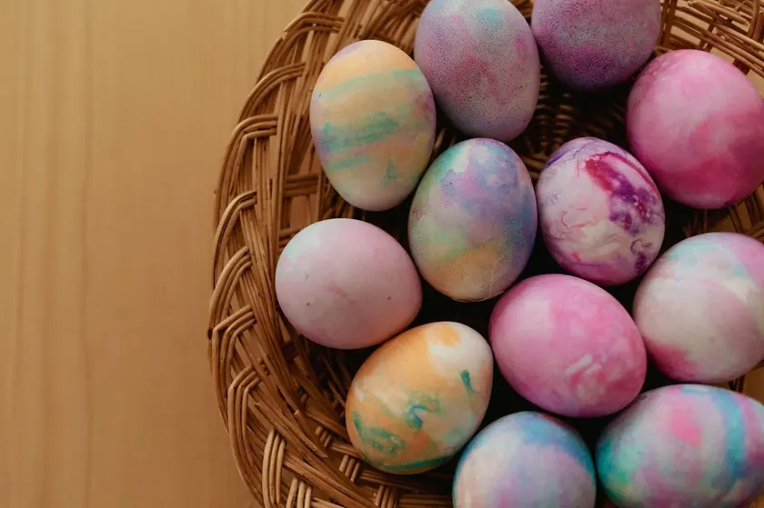 Sırbistan'da Tıraş Köpüğü Yöntemiyle Paskalya Yumurtaları Mermer Görünümüyle Şaşırtıyor