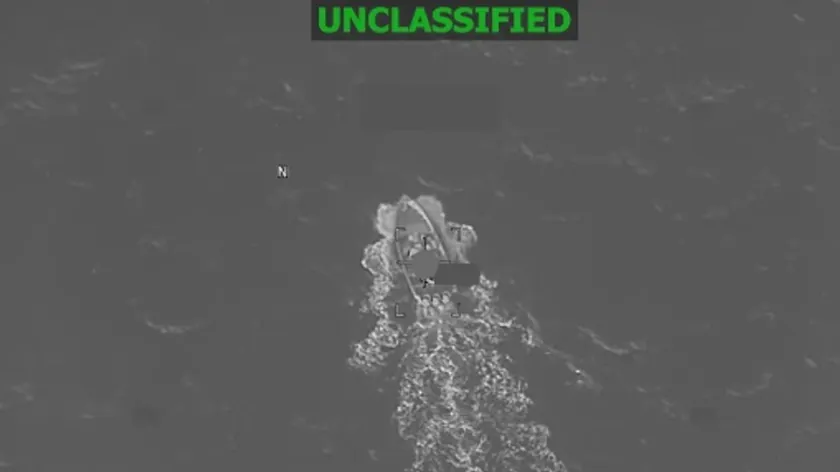 ABD askeri Pasifik Okyanusu'nda uyuşturucu teknesine saldırdı: Üç kişi hayatını kaybetti