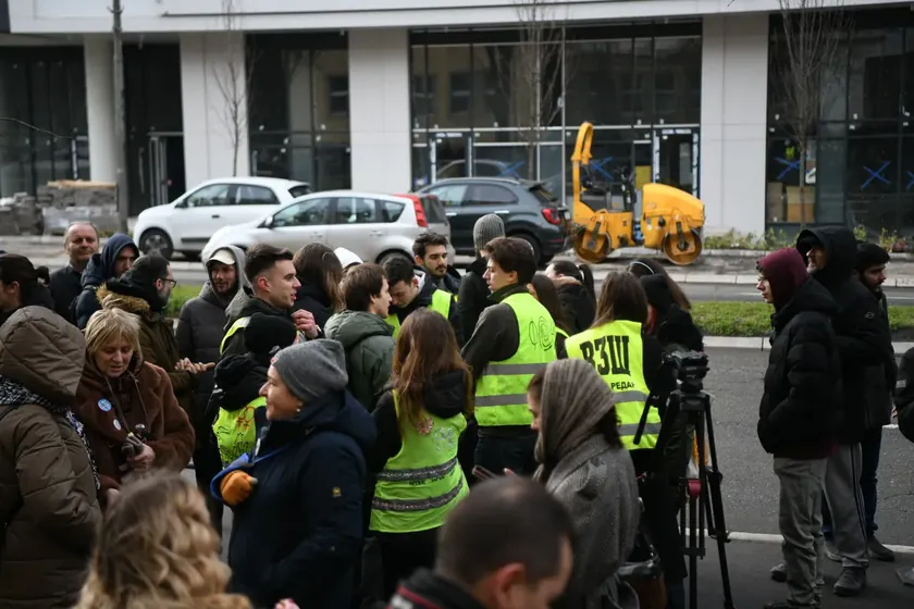 Sırbistan Belgrad'daki Özel Mahkeme'de Selakoviç'in yargılanması protestolarla başladı