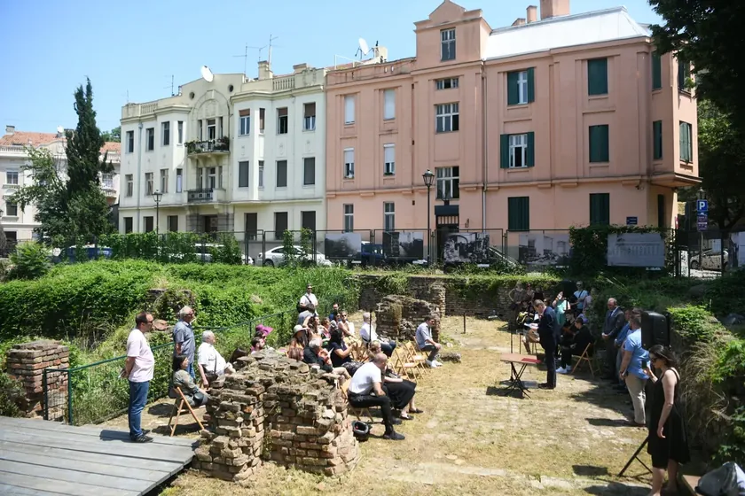 Sırbistan Kültür Bakanı eski Ulusal Kütüphane binasının yeniden inşasına destek verdi