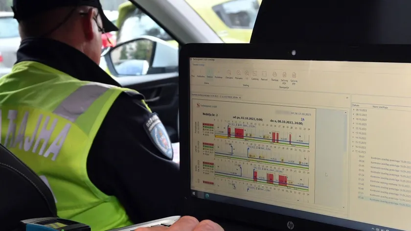 ROADPOL Aksiyonu Yaya ve Sürücülerin Güvenliğini Tehdit Edenleri Kontrol Ediyor