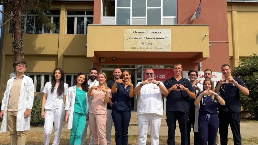 Sırbistan'ın Niş şehrinde görev yapan genç doktorlara deşurüst çalışma ücretleri ödendi.