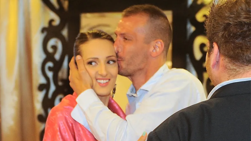 Sırp voleybol oyuncusu Maja Ognjenović ve eski basketbolcu Miloş Teodosić, 13 yıl önce yaşadıkları aşkı yeniden canlandırdıkları iddiasıyla medyanın merkezinde yer aldı.