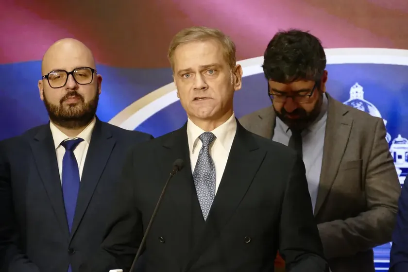 **Sırbistan'da Stefanović, Brnabić'in Novi Sad olayları sonrası 'kırmızı çizgiler' açıklamasını eleştirdi**