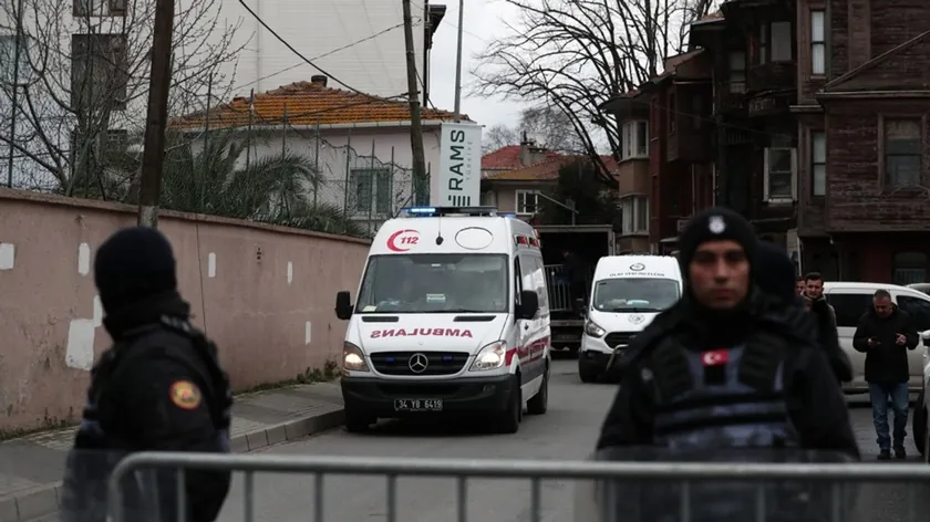 Turski Samsun'da bir fabrikanın kontrol odasında meydana gelen patlamada iki işçi yaralandı.