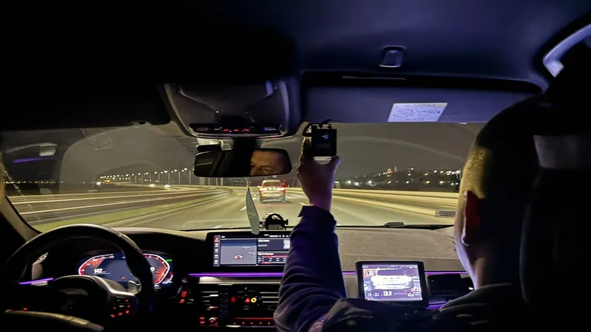 Sırbistan'ın Surçin bölgesinde aşırı hız yapan bir sürücü trafikten men edildi