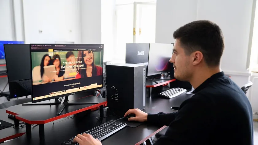 Sedma Beogradska Gimnazija teknoloji destek aldı.