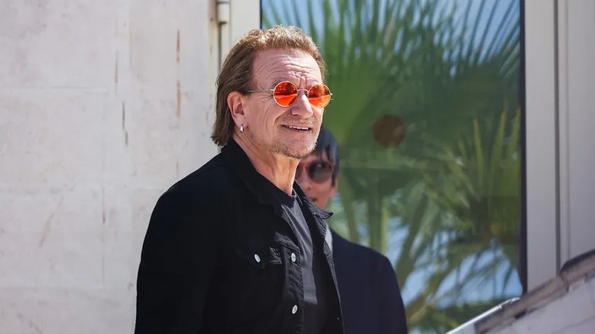 U2 yeni albümünü 9 yıl sonra yayınlıyor Bono ve Dolly Parton duygusal bir düette